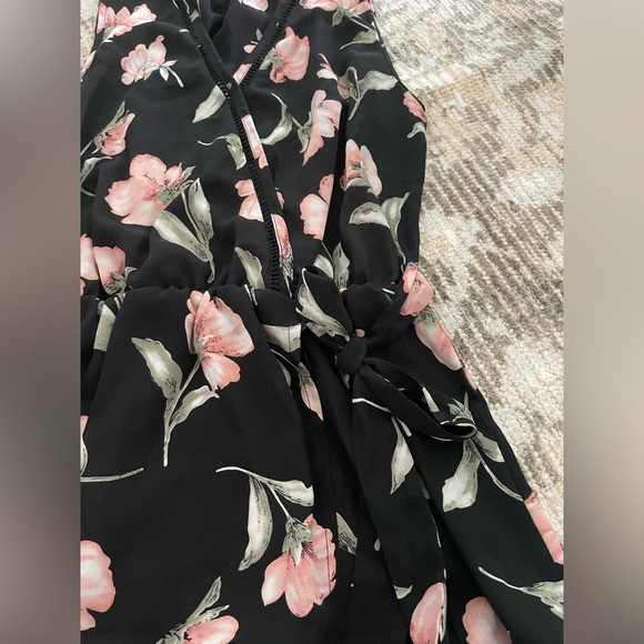 Floral tank - Picture 2 of 2